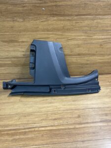 2017-2020 Maserati Levante M161 Front Right Side Wiper Cowl Trim 670042319 OEM