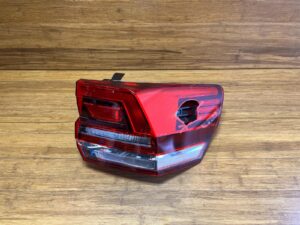 2018-2020 Volkswagen Atlas CA1 Taillight Lamp Rear Right Outer OEM *NOTE*