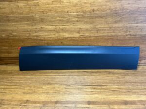 2018-2025 Volkswagen Atlas CA1 Door Lower Molding Front Right Black OEM *NOTE*