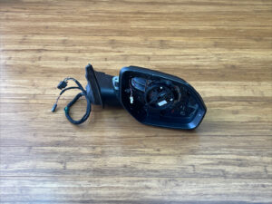 2018 Volkswagen Atlas Front Right Mirror Housing 3CN857508F OEM *NOTE*