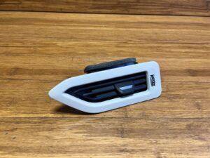2019-2022 BMW 328i GT F34 Roof Head Liner Rear Left Side A/C air Vent Grille OEM