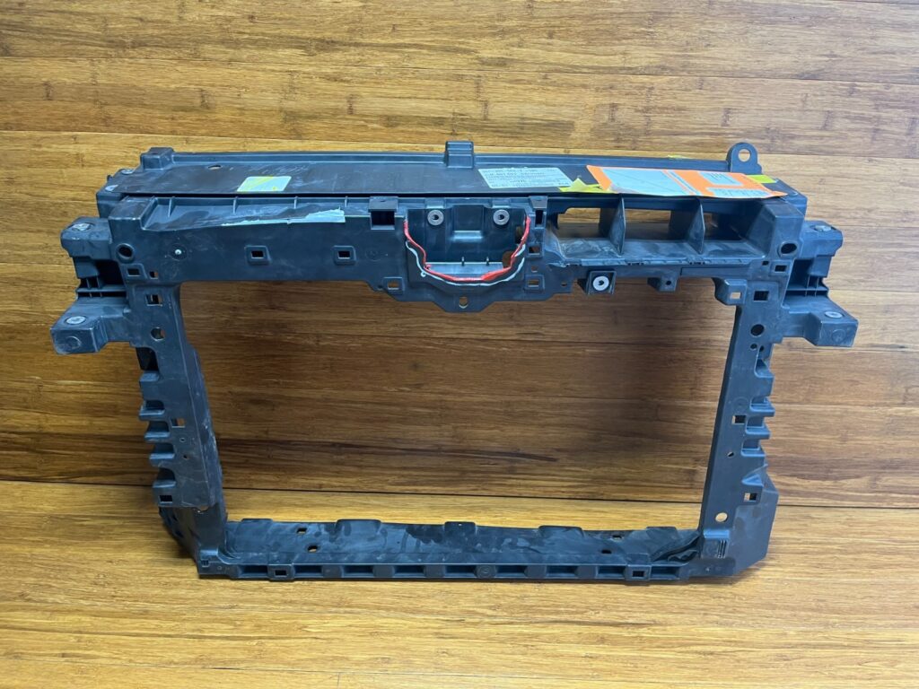 2020-2022 Volkswagen Passat B9 Radiator Support Carrier Front Side OEM *NOTE*