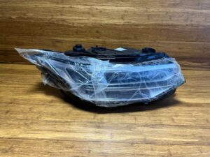 2022-2024 Volkswagen Tiguan Front Right Headlamp Assembly Headlight OEM *NOTE*
