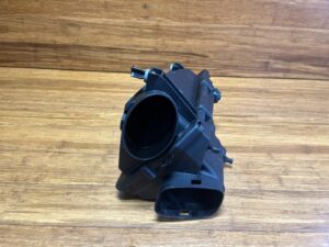 2023-2026 BMW X7 G07 4.4L Engine Air Cleaner Filter Box Assembly OEM *NOTE*
