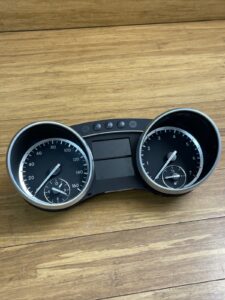 2006-2012 Mercedes R450 Instrument Panel Dashboard Cluster SpeeDometer OEM