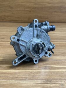 2011-2020 Mercedes GL550 4.7L V8 Engine Motor Vacuum Pump A2762300365 OEM