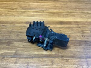2012-2019 Mercedes GLE400 ML550 W166 Engine Fuse Relay Junction Box OEM *NOTE*