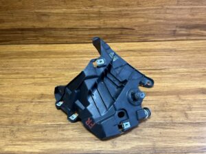 2014-2019 BMW X5 F15 Fender Support Mount Bracket Carrier Front Right OEM
