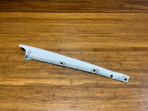 2015-2018 Porsche Cayenne 92A Fender Support Mount Bracket Front Right Side OEM