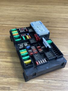 2015-2019 BMW 740 750 G11 G12 Rear Power Distribution Fuse Relay Box Module OEM