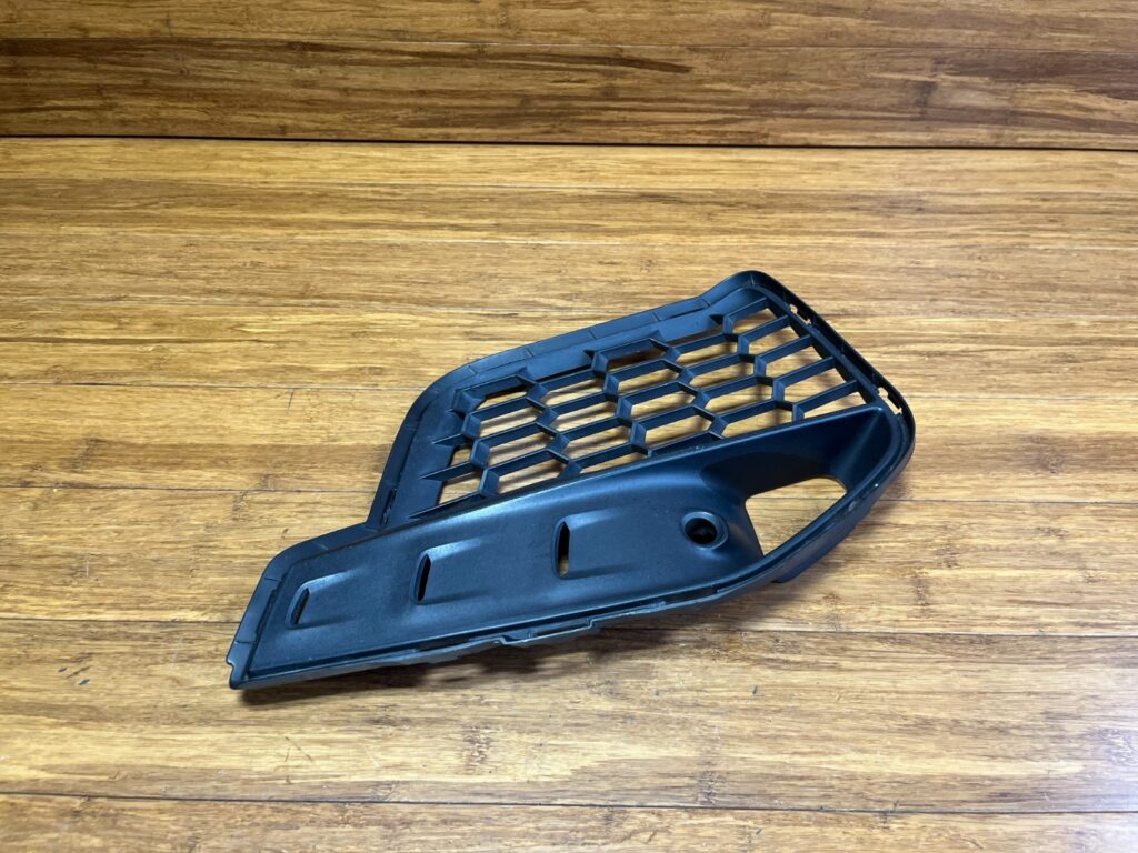 2015-2019 BMW X6M F86 Bumper Grille Trim Front Right Lower Side 8056262 OEM