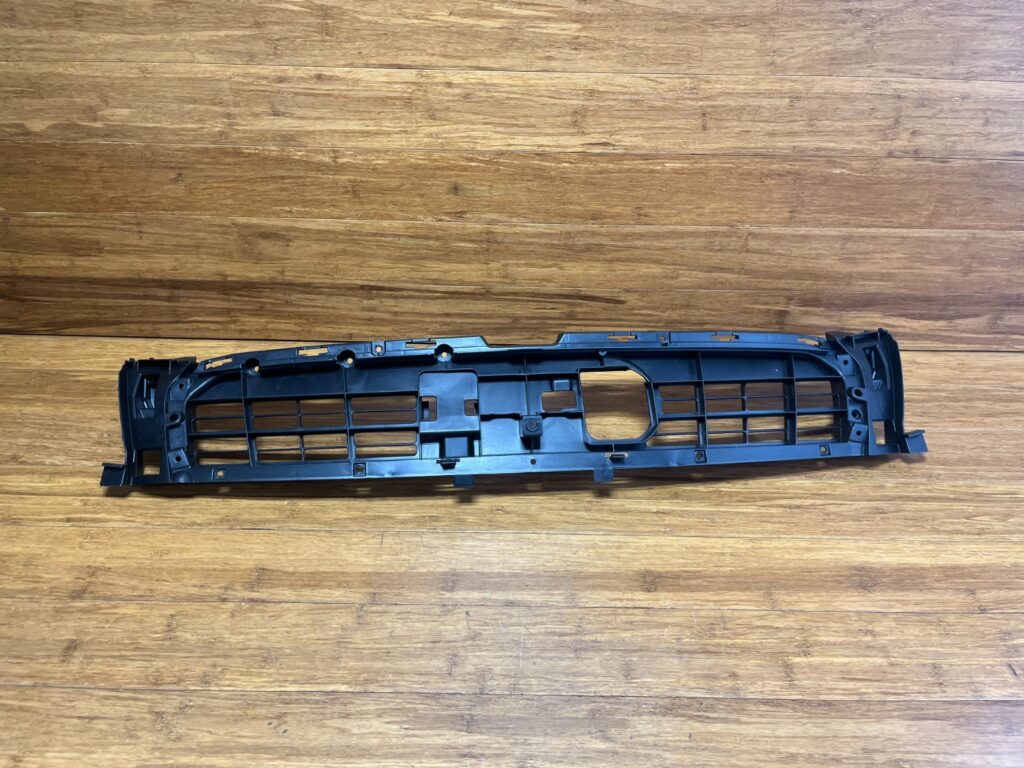 2016-2018 Audi RS7 Bumper Grille Mount Bracket Front Center Side OEM *NOTE*