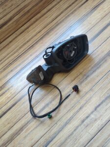 2016-2018 Volkswagen Passat RH Door Side Mirror Housing OEM 561857508R