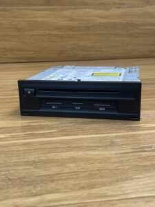 2017-2018 Porsche Macan Audio CD Radio Receiver Control OEM 95B035880L