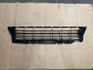 2017-2018 Volkswagen Beetle Black Front Lower Bumper Grille Grill OEM