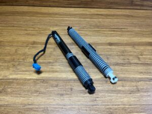 2017-2023 BMW M5 F90 Rear Right Side Decklid Motor Strut Support Set of 2 OEM