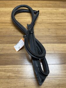 2017-2024 Maserati Levante Door Window Weatherstrip Front Left 670032866 OEM