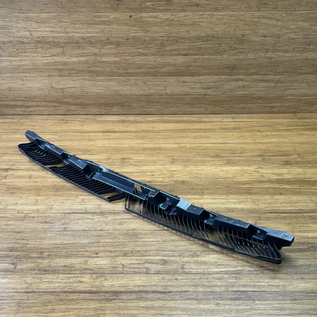 2018-2024 Volkswagen Tiguan AD1 Bumper Mount Bracket Support Rear Center OEM