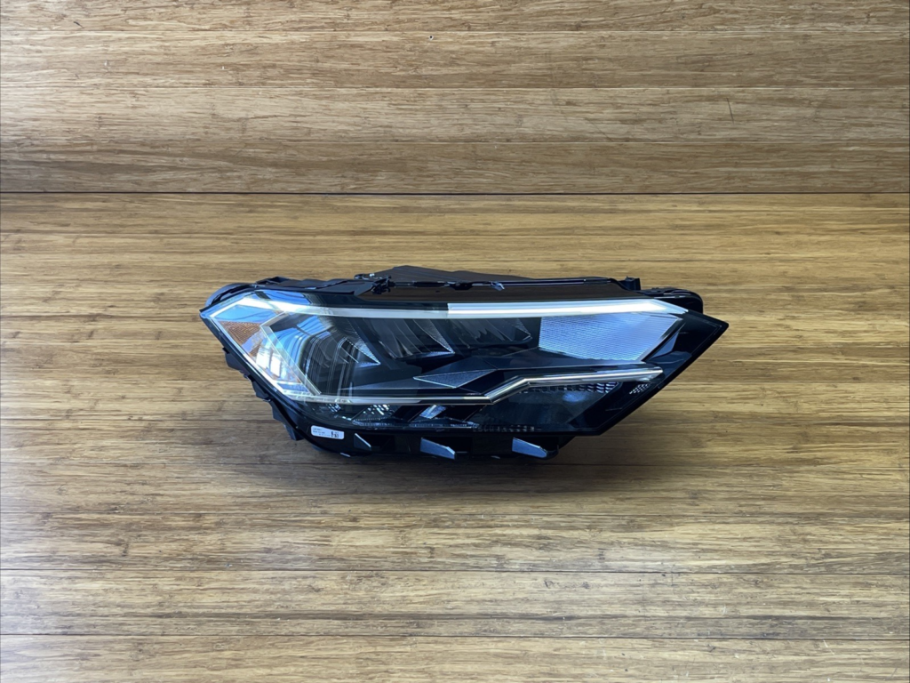 2019-2024 Volkswagen Jetta Headlight Lamp Assembly Front Right Side OEM *NOTE*