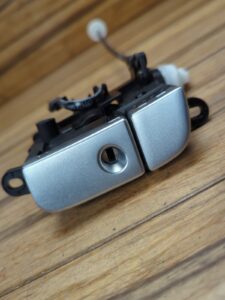 2003-2012 Mercedes R230 SL550 SL500 SL55 AMG Glovebox Lock Latch Handle OEM