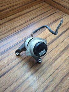 2007-2015 Audi Q7 Right Engine Motor Mount Bracket 7L8199131A OEM