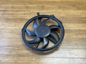 2007–2016 Mini Cooper Clubman R55 Fan Housing Cooling W/ Motor OEM *NOTE*