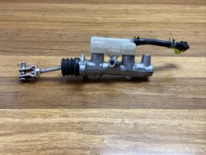 2007-2017 Lexus LS460 LS600HL Brake Master Cylinder With Reservoir Replacement