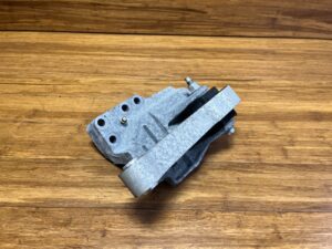 2012-2017 Land Rover Discovery Sport L550 Right Upper Engine Mount Bracket OEM