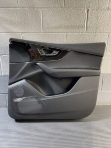 2017-2019 Audi Q7 4M Front Right Door Interior Card Trim Panel Black OEM