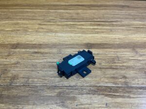 2017-2023 Mercedes AMG GT63S X290 Antenna Adapter Splitter Left or Right OEM