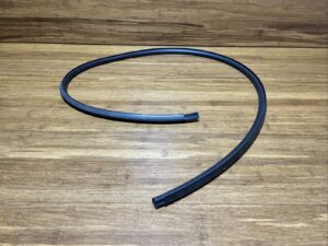 2017-2023 Rolls Royce Dawn RR6 Front Left Door Lower Seal Rubber 7304779 OEM