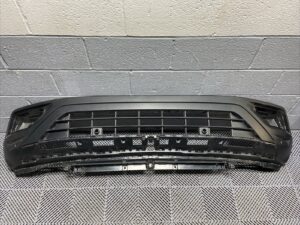 2018-2020 Volkswagen Atlas Front Lower Bumper Cover OEM *NOTE*