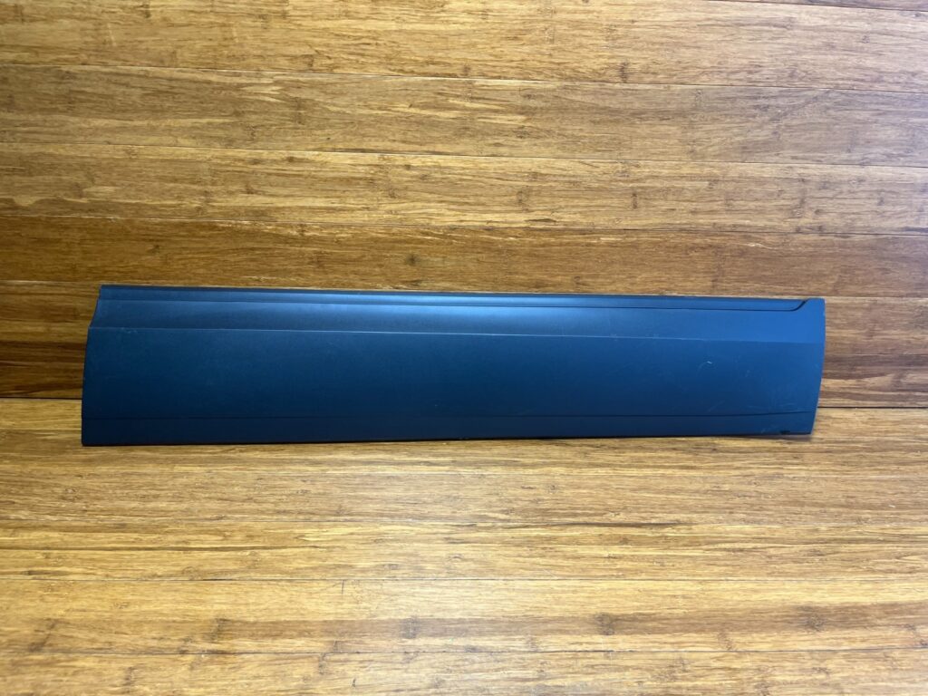 2018-2025 Volkswagen Atlas CA1 Door Lower Molding Front Right Black OEM *NOTE*