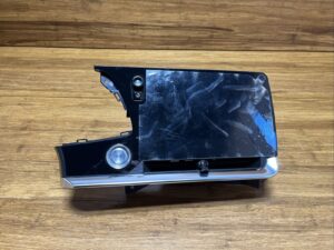 2020-2021 Chevrolet Corvette C8 Info Nav Display Screen Vent Assembly OEM *NOTE*