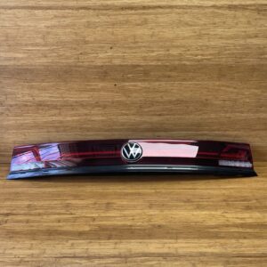 2024-2025 Volkswagen Atlas CA1 Center Taillight Lamp W/ Illum Logo OEM *NOTE*