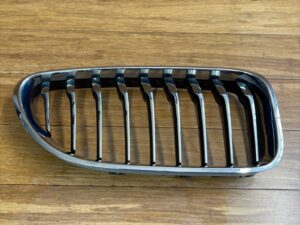 OEM 2014-2019 BMW 6 SERIES F06 F12 F13 Low air Intakes Grill Right *NOTE*