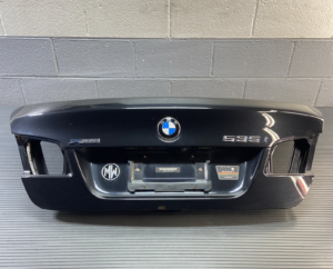2011-2016 BMW 535xi F10 Trunk Deck Lid Rear Black Metallic 475 OEM *NOTE*