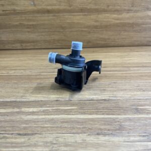 2014-2018 Audi A8 S8 D4 Q5 8R Auxiliary Water Pump w/ Bracket OEM 06D121601B