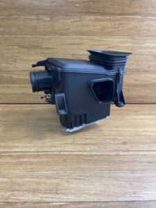 2017-2023 Audi R8 4S 5.2L Rear Left Air Cleaner Filter Box Flow Sensor OEM
