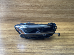 2020-2022 Volkswagen Passat LED Headlight Lamp Assembly Front Right OEM *NOTE*