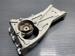 2020-2024 Maserati Levante Auto Transmission Gearbox Mount Bracket OEM